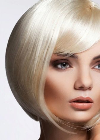 13 способов, как можно быстро и красиво уложить каре. Прически на каре: как сделать своими руками, с челкой, без челки, пучок, косы