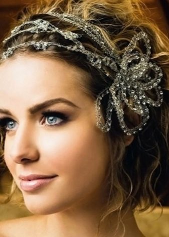 13 способов, как можно быстро и красиво уложить каре. Прически на каре: как сделать своими руками, с челкой, без челки, пучок, косы