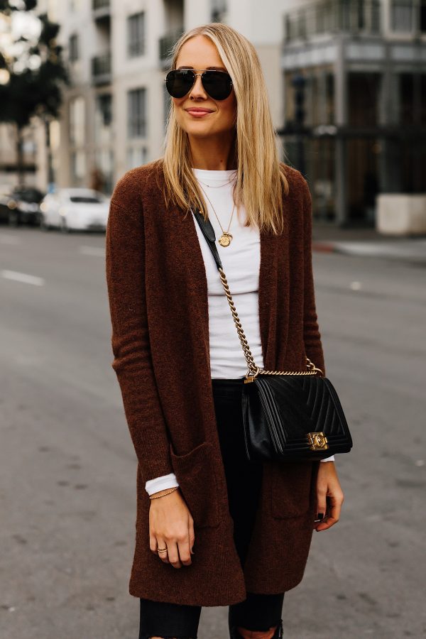 Вечерний look с вязаным женским кардиганом