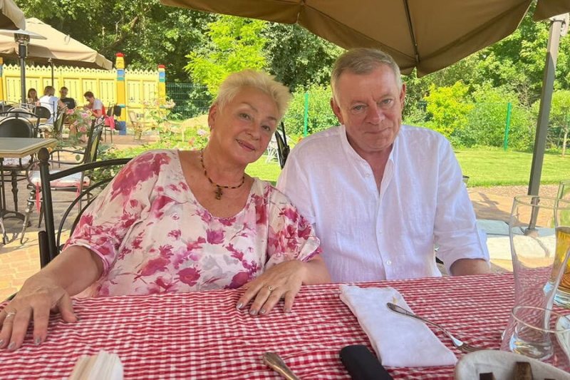 Звезда «Кадетов» рассказала о решении жениться на жене после 40 лет брака: «Хочу уйти из семьи»