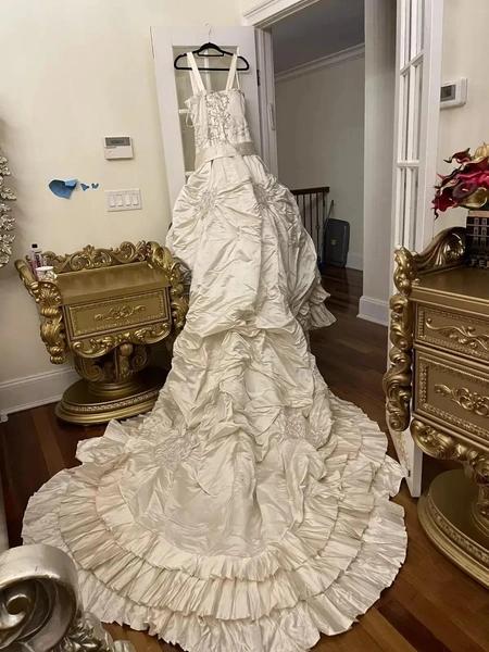 От ателье Dior до распродажи на eBay: что случилось со свадебным платьем Мелании Трамп