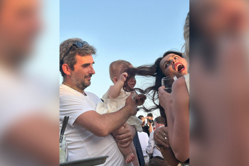 Сати Казанова опубликовала фото с&nbsp;дочерью, не скрывая ее лица