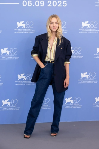 Дабл-дрессинг Джулии Робертс и Аманды Сейфрид сделали Versace самым виральным брендом&nbsp;&mdash; и вот почему